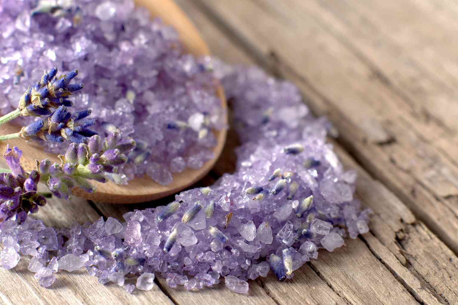 Come usare i sali da bagno per il massimo del relax